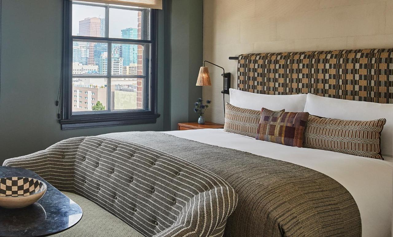 Premier King Room City View