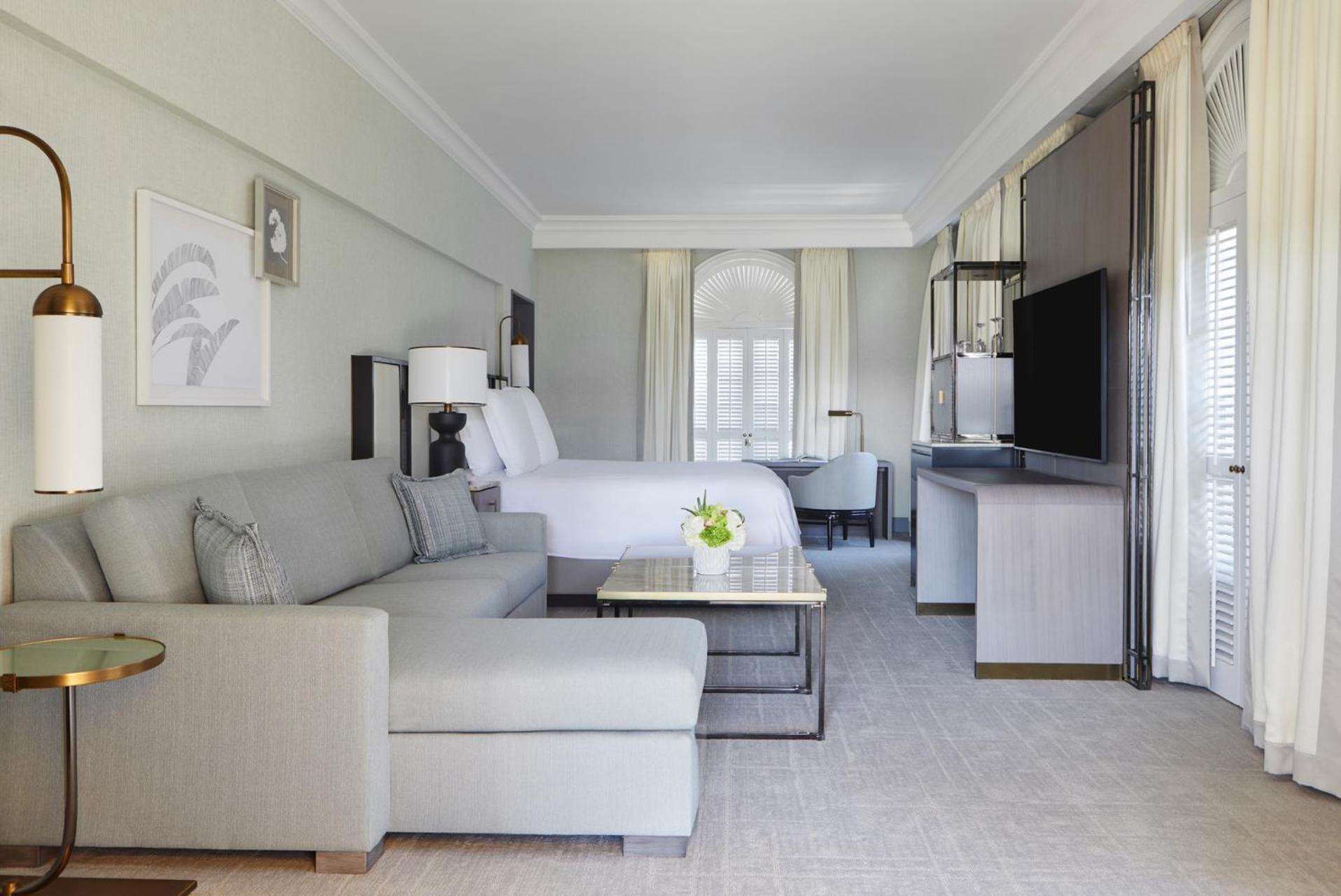 Veranda Suite King Bed