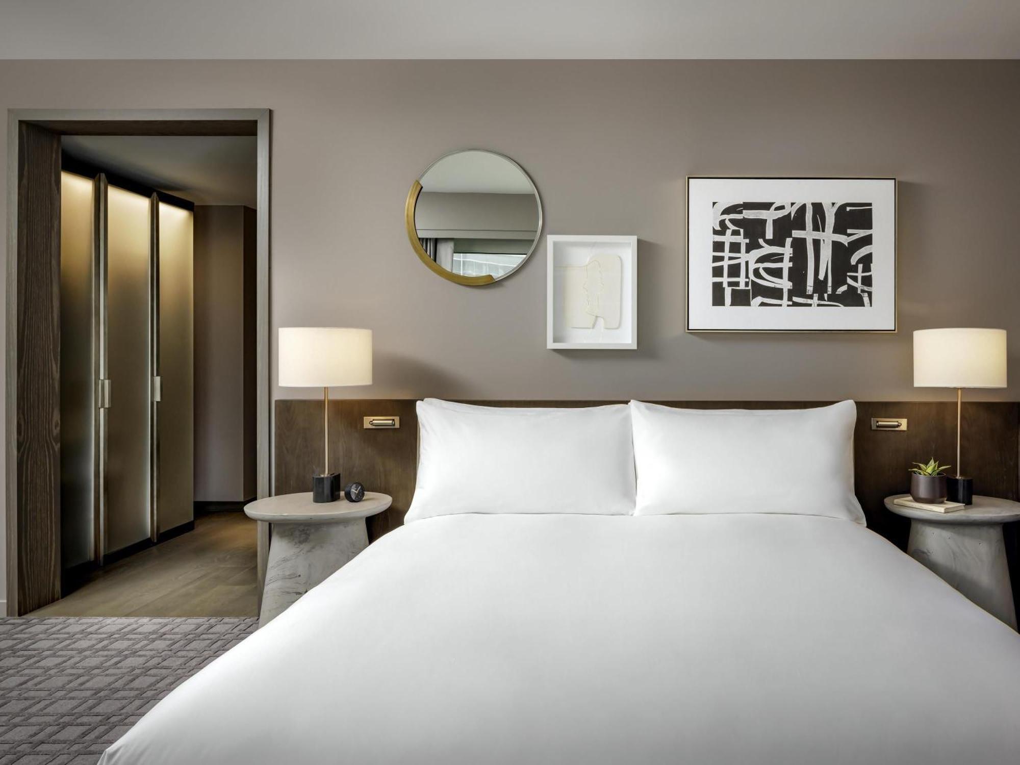 Fairmont Gold Signature One Bedroom Corner Suite Lounge Access Mobility Access