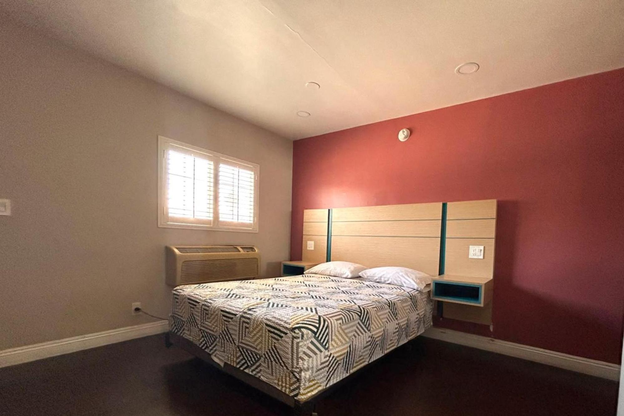 Queen Bed Non-Smoking